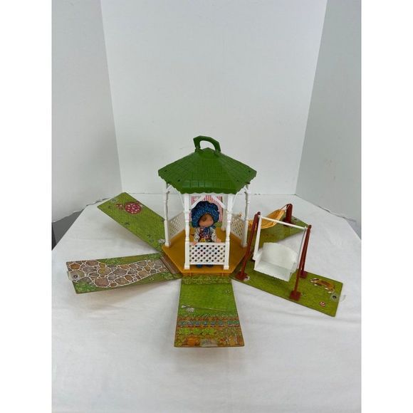 Vintage Holly Hobbie Fold Up Gazebo in Original Box Doll Only Hammock Swing - Picture 2 of 12